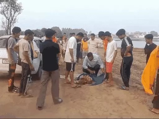 Jalandhar: पूर्व सरपंच का खून से लथपथ मिला शव, परिवार ने संस्कार से किया मना