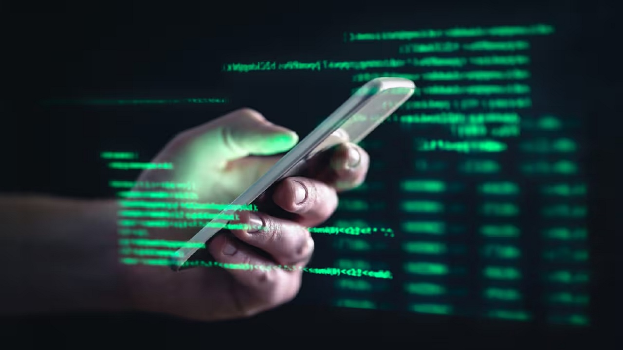 ये संकेत हो सकते है आपके Phone Hack की वजह, तुरंत हो जाए सावधान!