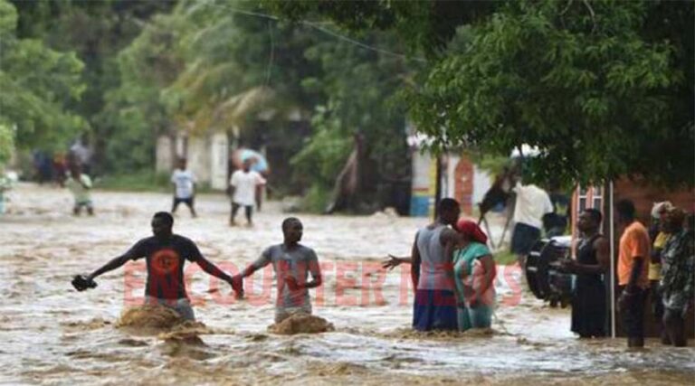 बाढ़ से मची तबाही, 13 की मौत, कई घायल