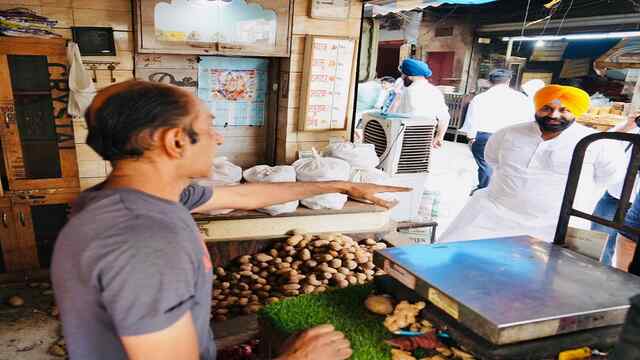 Amritsar को साफ-सुथरा बनाने की मुहिम, रात में शुरू हुआ विशेष स्वच्छता ड्राइव