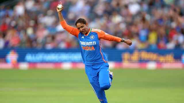 भारत-पाकिस्तान मैच से पहले Handshake पर हुआ विवाद, भड़की कप्तान Harmanpreet Kaur