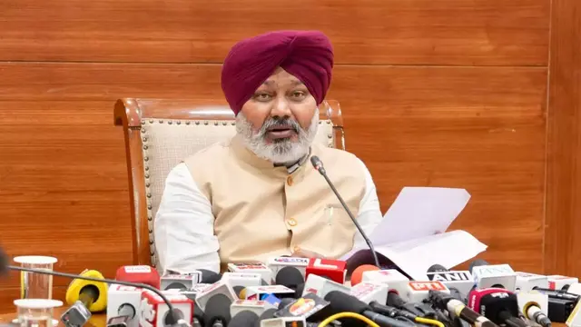 Punjab News: BJP पर विपक्षी नेताओं का इस्तेमाल करने का आरोप, AAP ने कहा- सत्ता के लिए राजनीति को बनाया बाजार