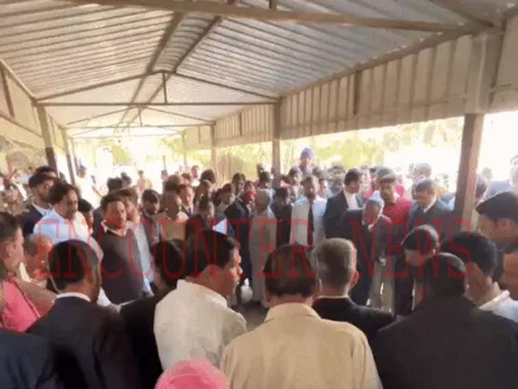 Court परिसर में हमलावारों ने युवक पर चाकू और पेचकस से किया हमला, वकीलों में रोष