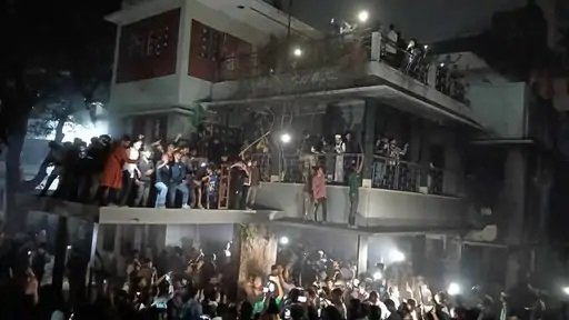 इस इलाके में भड़की हिंसा, जमकर बरसे ईंट-पत्थर