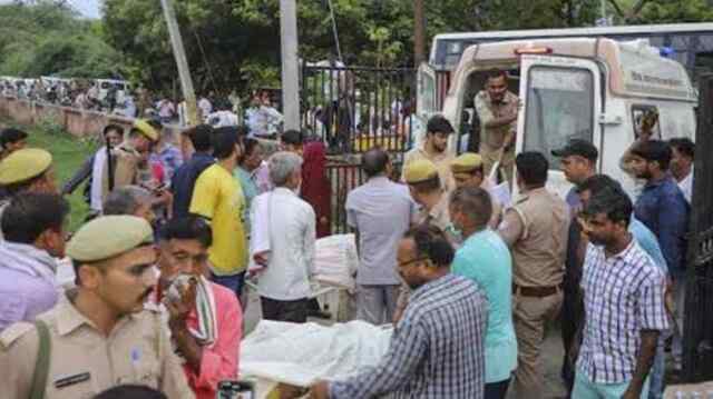 हाथरस हादसे में बड़ी कार्रवाई, बाबा के 6 करीबी सेवादार ग‍िरफ्तार