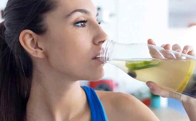 Health Tips: गर्मी में Healthy और Hydrated रहने के लिए अपनाएं ये आसान आयुर्वेदिक Summer किट
