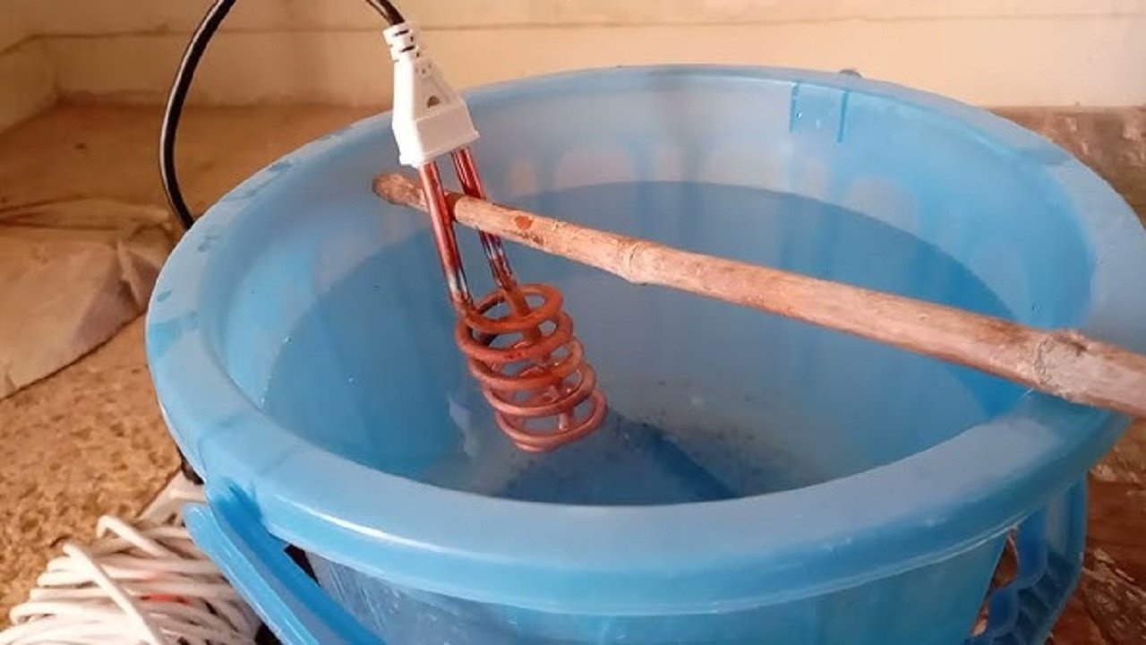 Heating Rod पर जम गई है सफेद परत, आपनाएं ये नुस्खा, मिनटों में होगी साफ