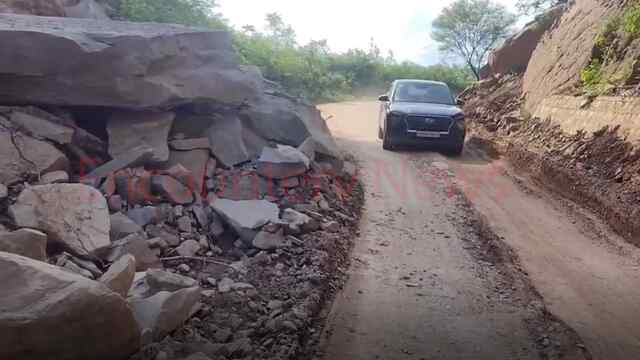 Punjab News: लगातार दूसरे दिन भूस्खलन, खस्ता हालत में यह सड़क, राहगीर परेशान, देखें वीडियो