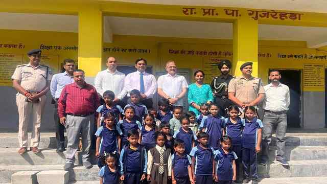 राज्यपाल ने कांगड़ा जिला के गुजरेडा में राजकीय प्राथमिक पाठशाला का दौरा किया