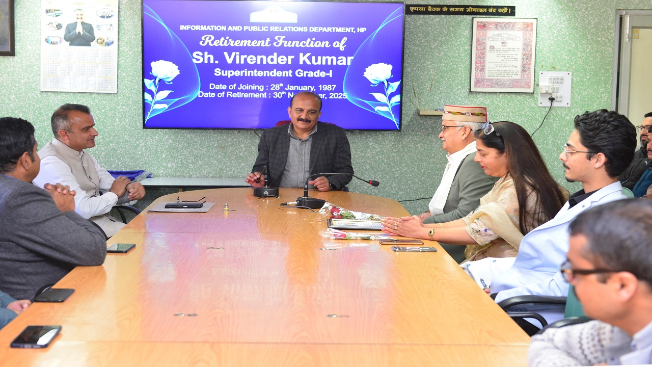 वीरेन्द्र ठाकुर को सूचना एवं जन संपर्क विभाग से सेवा निवृत्ति पर सम्मानित किया गया