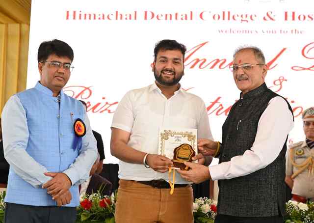 राज्यपाल ने हिमाचल डेंटल कॉलेज सुंदरनगर के वार्षिक समारोह की अध्यक्षता की