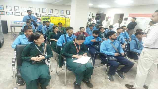 हिमाचल के आईटीआई प्रशिक्षुओं ने कजाकिस्तान में आधुनिक उद्योगों एवं स्थानीय बाजार व्यवस्था का अध्ययन किया