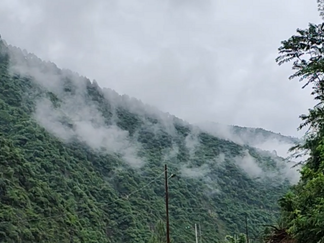 Himachal News: हिमाचल में गर्मी के बीच बदलेगा मौसम, कई जिलों में बारिश और आंधी का येलो अलर्ट जारी
