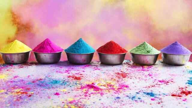होली के रंगों ने खराब कर दिए हैं आपके मंहगे कपड़े? ये Tricks दूर करेंगे समस्या