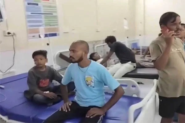 Hostel में खाने के बाद बिगड़ी 40 छात्रों की तबीयत, 5 ICU में भर्ती