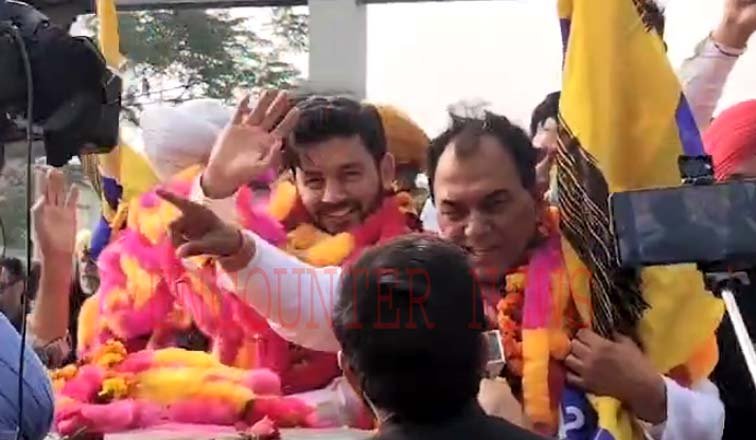 Punjab News: भारी मतों से ‘AAP’ के इशांक की जीत, पार्टी में जश्न का माहौल, देखें वीडियो