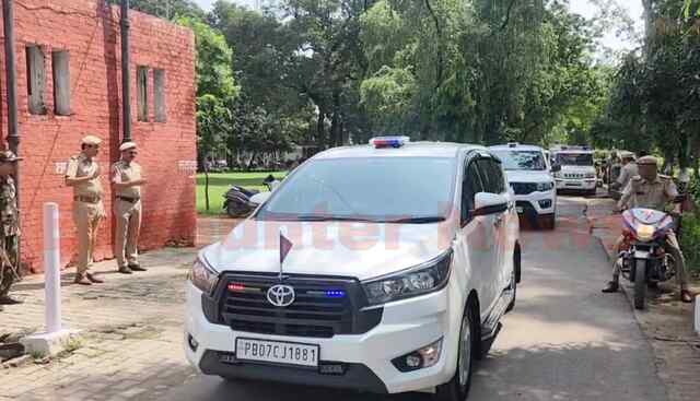 Punjab News: Alert Mode पर पुलिस, शहर में निकाला फ्लैग मार्च, देखें वीडियो