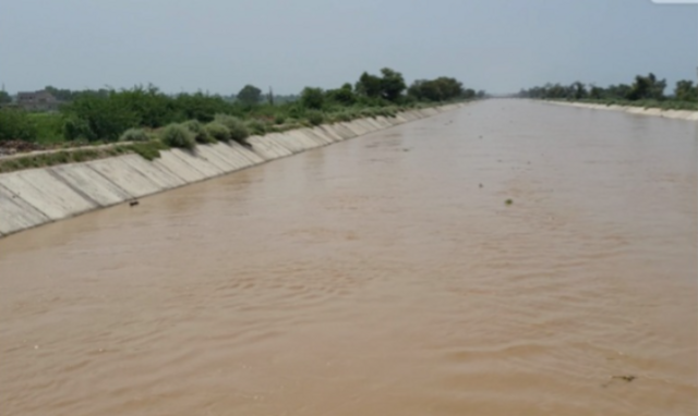 Punjab News: इस गांव में कभी भी टूट सकता है नहर का हिस्सा, लोगों ने प्रशासन से लगाई गुहार, देखें वीडियो