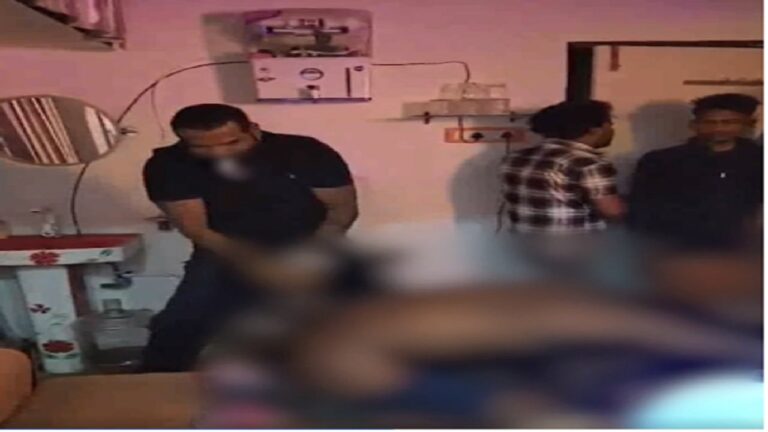 2 युवकों को नंगा कर बेल्ट से पीटा, SP को शिकायत
