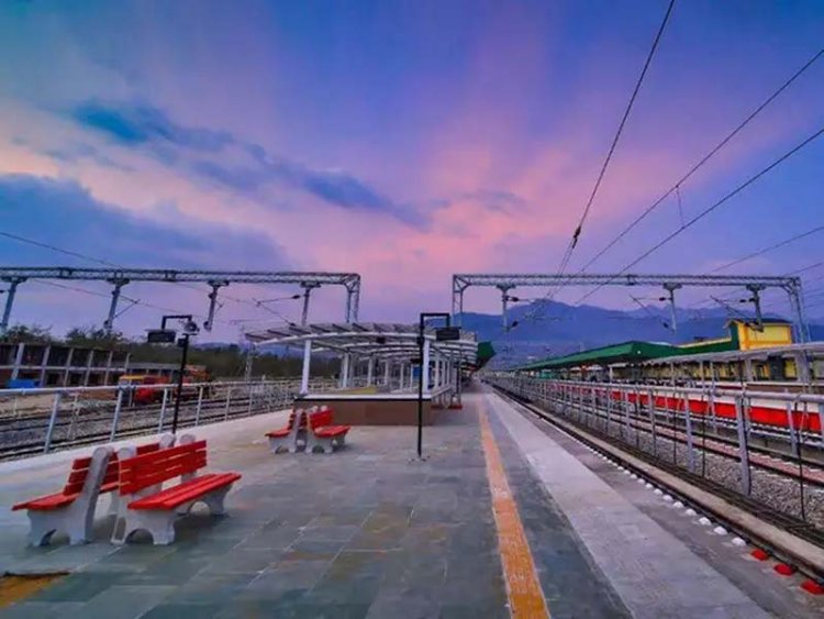 6 रेलवे स्टेशनों को बम से उड़ाने की धमकी, स्टेशन मास्टर को मिली चिट्ठी