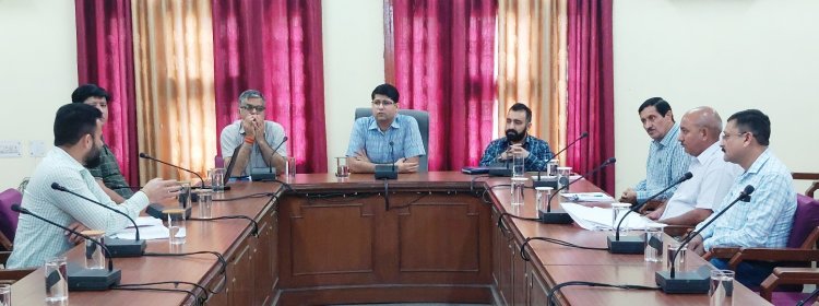 डीसी राघव शर्मा ने की ग्रामीण विकास योजनाओं की समीक्षा