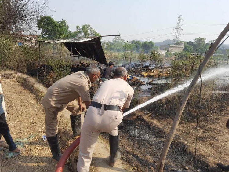 आग से जली प्रवासी कामगार की झुगी