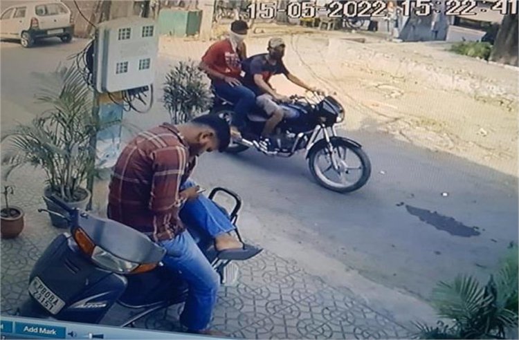 जालंधरः सोढल चौक में बड़ी वारदात, गन प्वाइंट पर बेकरी के मालिक से लूट….