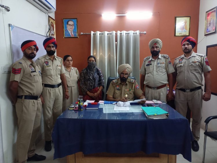 नशीले पदार्थ सहित महिला तस्कर और स्नैचर गिरफ्तार