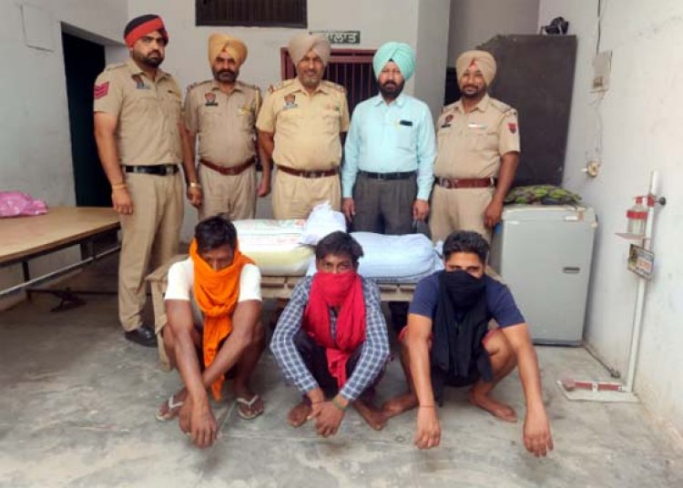 चोरी की गेहूं और नशीले पदार्थ सहित 3 गिरफ्तार