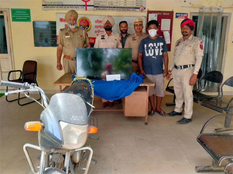 चोरी और सनैचिंग को अंजाम देने वाले 2 गिरफ्तार 2 फरार