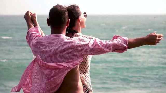 गर्लफ्रेंड के साथ Titanic पोज दे रहा था शख्स, हुआ खौफनाक हादसा