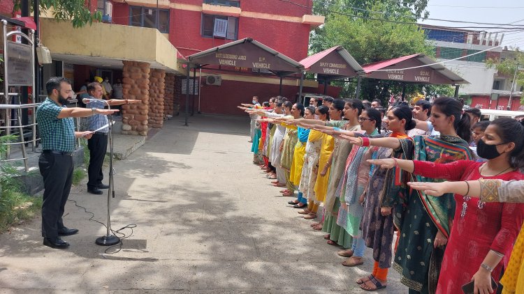आतंकवाद विरोधी दिवस पर एडीसी ने अधिकारियों व कर्मचारियों के दिलाई शपथ