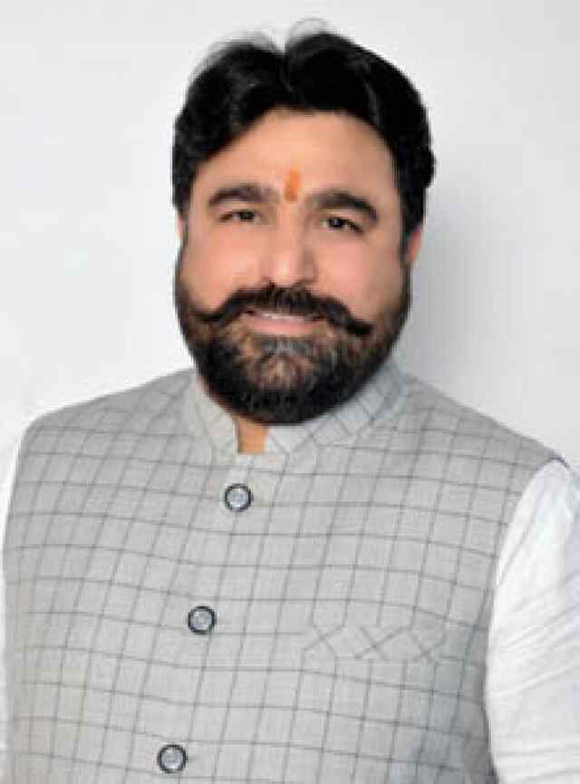 पेट्रोल व डीजल पर वैट कम कर महंगाई से त्रस्त आमजन को राहत डी है: चेतन सूरी