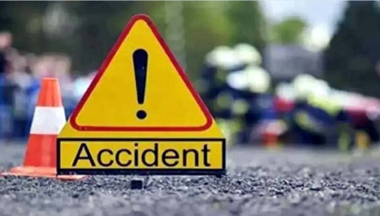 भयानक सड़क हादसाः एक्सप्रेस-वे पर बस पलटने से 27 लोगों की मौत