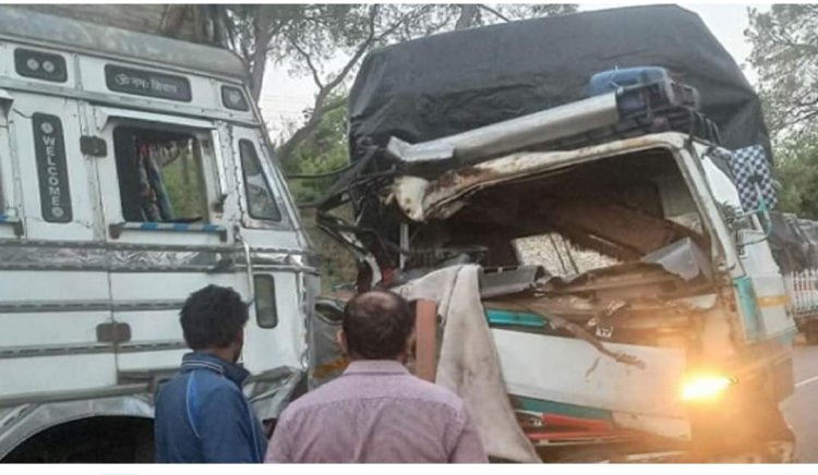 ट्रकों में हुई जोरदार टक्कर, एक चालक की मौके पर गई जान, 1 घायल