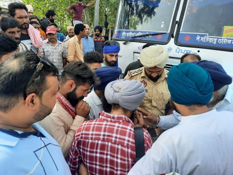पंजाबः चलती बस को रोक गन प्वाईंट पर कंडक्टर से लूट…