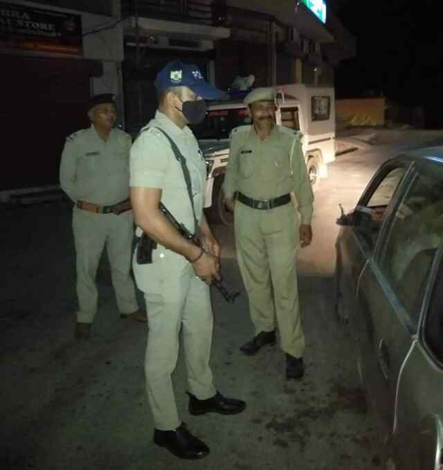 यातायात नियमों की अवहेलना करने पर कटे 140 चालान