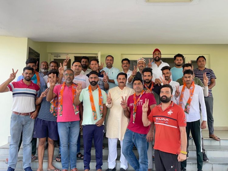 हरोली में आप व कांग्रेस को झटका, दो दर्जन ने थामा भाजपा का दामन