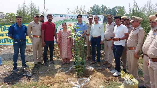 विश्व पर्यावरण दिवस पर उपायुक्त ऊना राघव शर्मा ने किया पौधारोपण