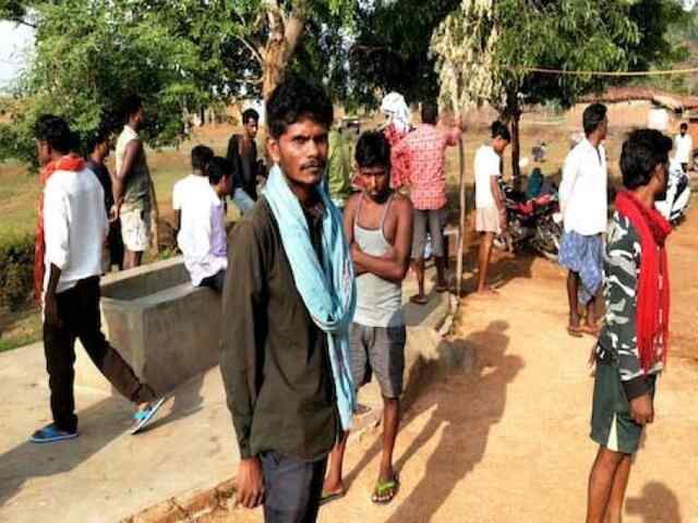 हॉस्टल के बंद कमरे में कर्मचारी संग थी महिला, पति ने आपत्तिजनक हालतों में पकड़ा….