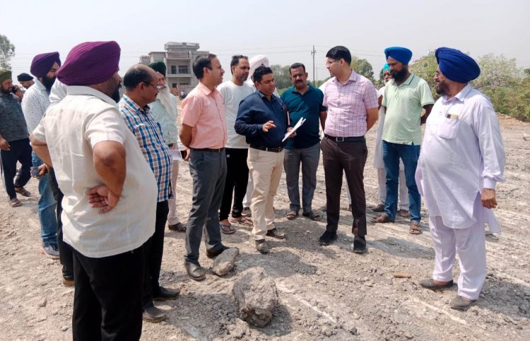 डीसी ने छेत्रां का किया दौरा, पीएसीएल पर अपशिष्ट की डंपिंग के आरोपों की जांच की