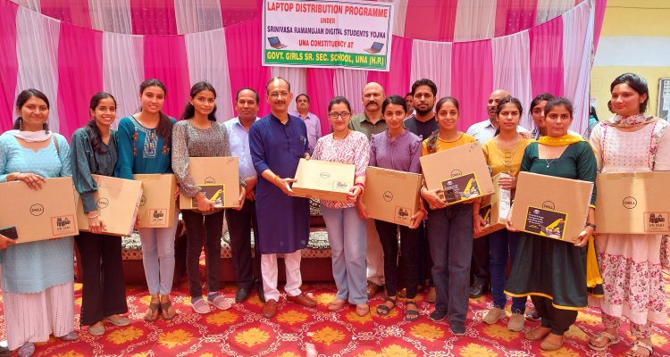 सतपाल सत्ती ने ऊना में 238 मेधावी छात्रों को वितरित किए निःशुल्क लैपटॉप
