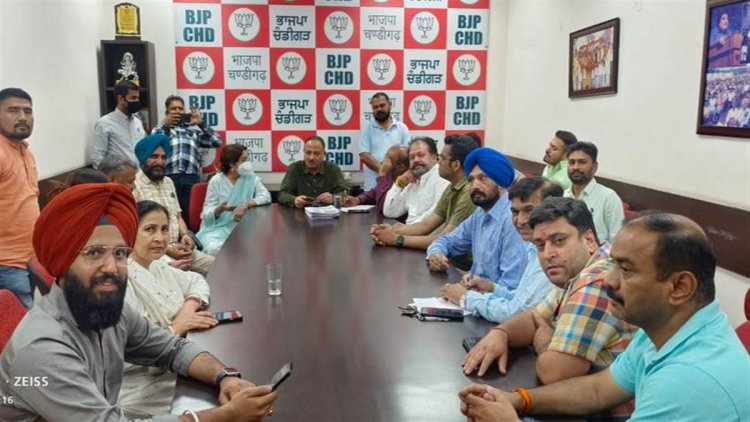 कांग्रेस को फिर बड़ा झटकाः भाजपा में शामिल हुआ एक और पार्षद….