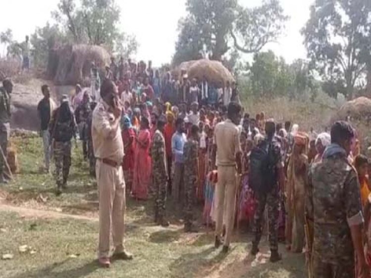 दुष्कर्म के 2 आरोपियों को लोगों ने जिंदा जलाया, 1 की मौत…