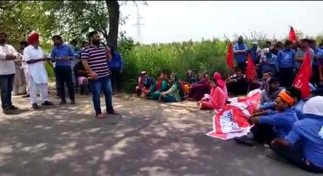 लुमिनस उद्योग में चल रही हड़ताल, मजदूरों की आवाज बने अमन ठाकुर