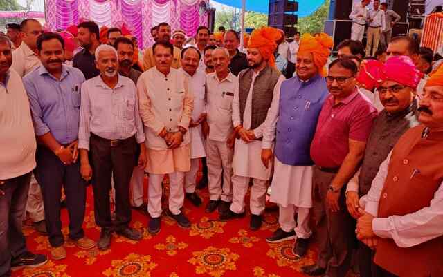 अनुराग ठाकुर ने किया विकासात्मक प्रदर्शिनियों को अवलोकन