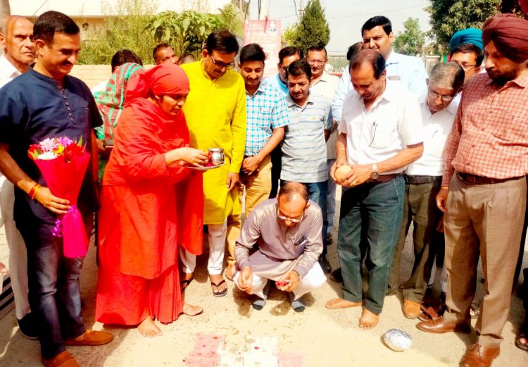 ग्रीन एवेन्यू कॉलोनी में 20 लाख से बनेगी सड़क, सत्ती ने किया भूमिपूजन