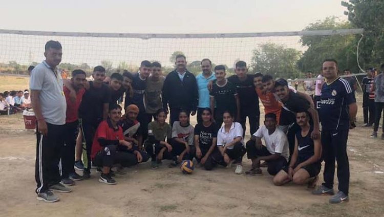 एनसीसी वालीबाल प्रतियोगिता में ढलियारा टीम व दौलतपुर चौक टीम रही विजेता 