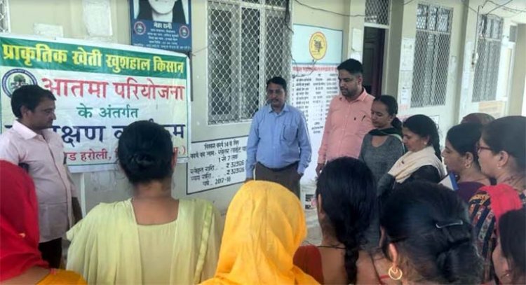 प्राकृतिक खेती के बारे में कृषि सखियों को दिया प्रशिक्षण