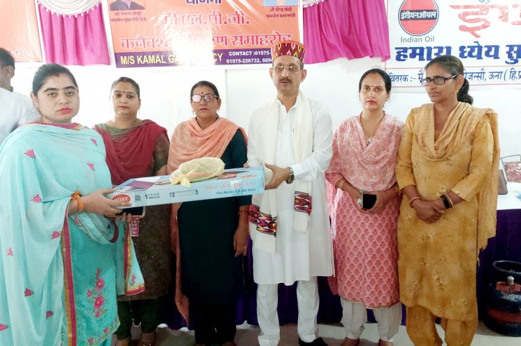 सतपाल सत्ती ने 86 लाभार्थियों को वितरित किए निशुल्क रसोई गैस कनेक्शन